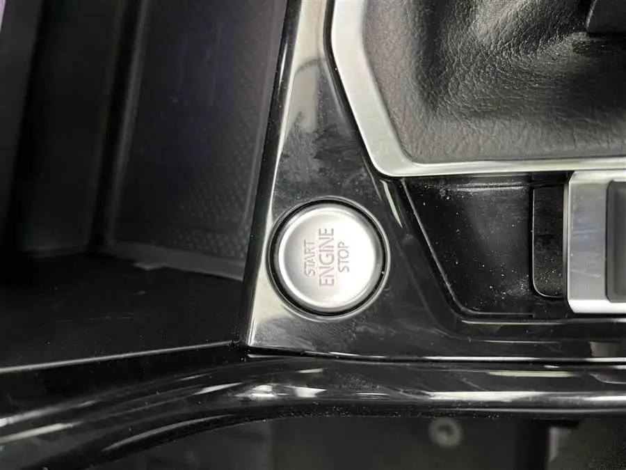 تاجران 2023 380TSI الدفع الرباعي R-Line Pro النسخة الذكية