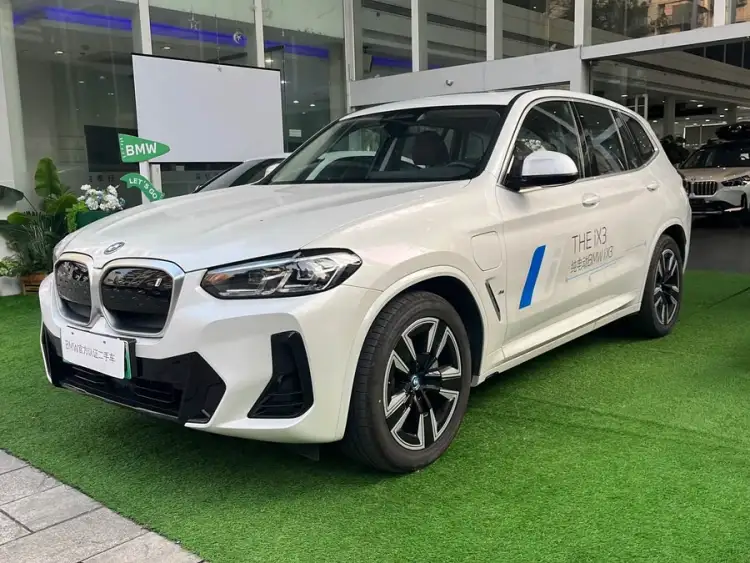 BMW iX3 2024 Leading Model