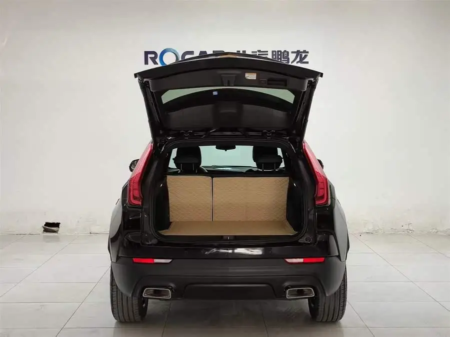 كاديلاك XT4 2022 28T طراز الدفع الثنائي