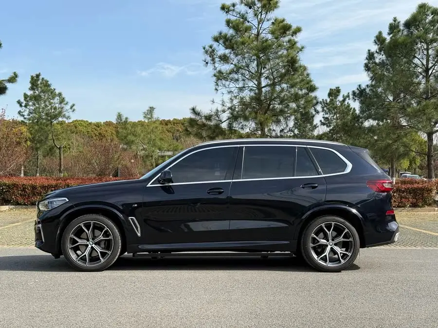 بي إم دبليو X5 2022 طراز مُعدل xDrive 40Li مجموعة M الرياضية