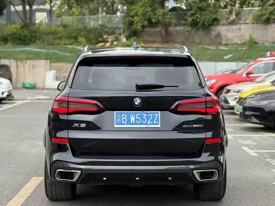 بي إم دبليو X5 2022 طراز مُعدل xDrive 30Li حزمة رياضية M