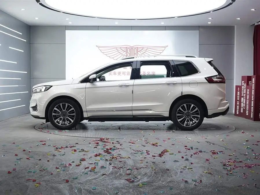 2021 Edge PLUS EcoBoost 245 Two-Wheel Drive Luxury 7-Seater