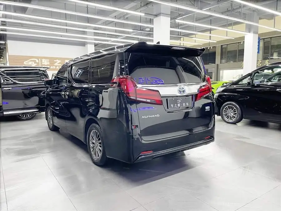 ألفارد 2020 هايبرد 2.5 لتر فئة فاخرة