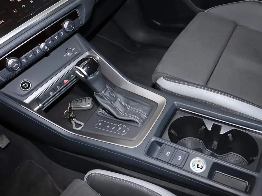 أودي Q3 2022 35 TFSI الطراز الديناميكي الأنيق