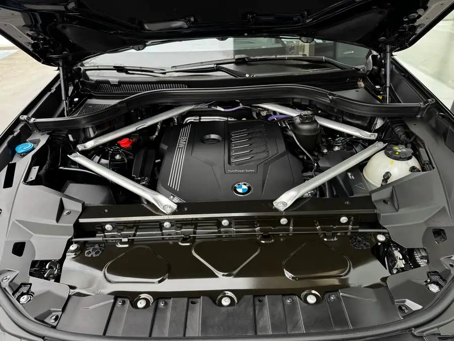 بي إم دبليو X5 2022 xDrive 40Li حزمة M الرياضية الفاخرة