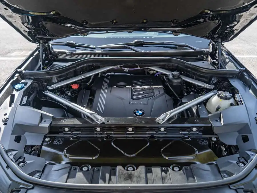 بي إم دبليو X5 2022 طراز مُعدل xDrive 40Li حزمة رياضية M