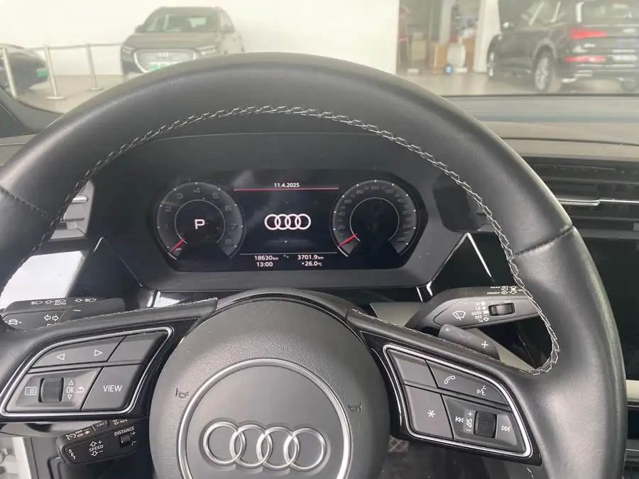 أودي A3 2023 سبورت باك 35 TFSI الطراز الرياضي الفاخر