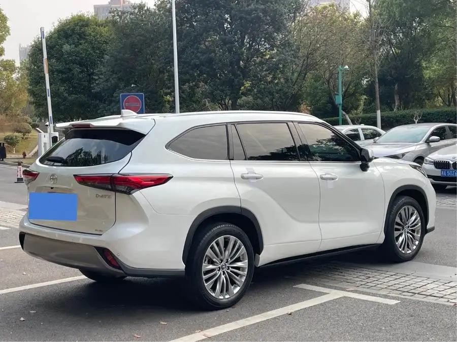 هايلاندر 2022 موديل 380T النسخة الفاخرة ذات الدفع الرباعي 7 مقاعد