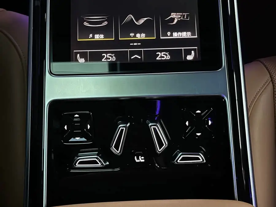 أودي A8 طراز 2023 A8L 50 TFSI quattro الفئة الممتازة