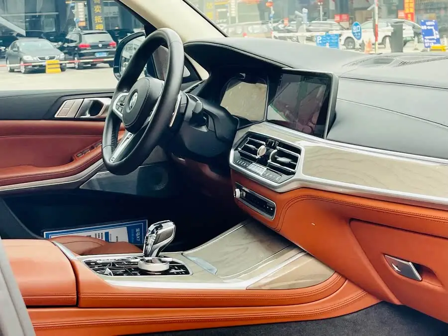 بي إم دبليو X7 2022 xDrive40i طراز تنفيذي حزمة M الرياضية