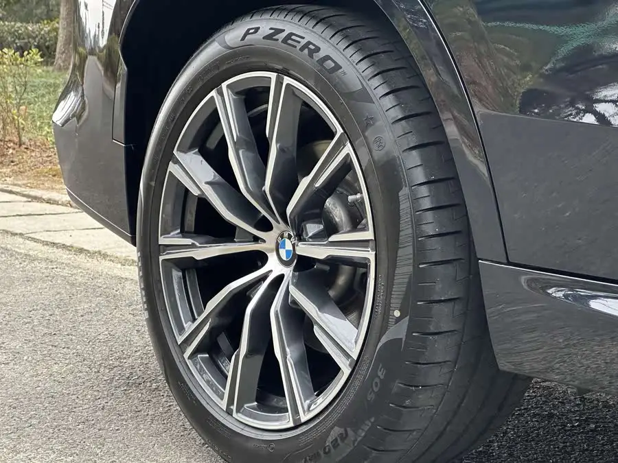 BMW X5 2023 xDrive 30Li M Sport Package