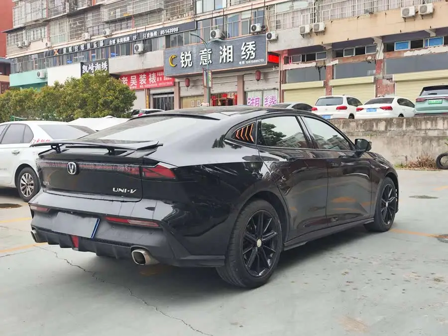 Changan UNI-V 2023 1.5T Premium