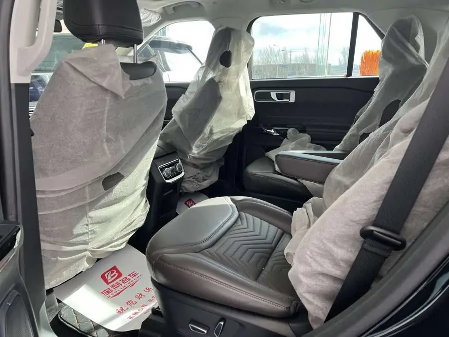 مستكشف 2024 2.3T EcoBoost دفع رباعي إصدار تيتانيوم 6 مقاعد