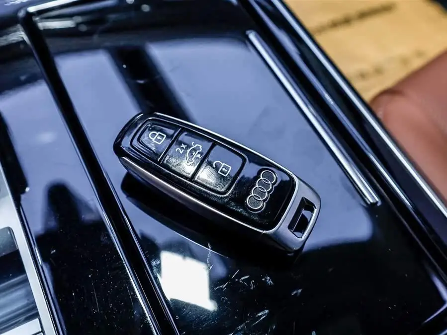 Audi Q7 2025 45 TFSI quattro S line Black Warrior