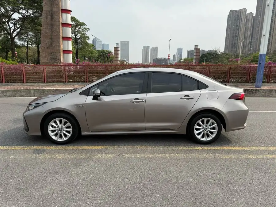 2019 كورولا هايبرد 1.8 لتر E-CVT GL-i النسخة النخبوية