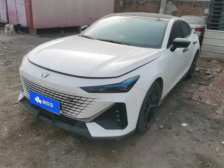 Changan UNI-V 2023 1.5T Smart Navigation Edition