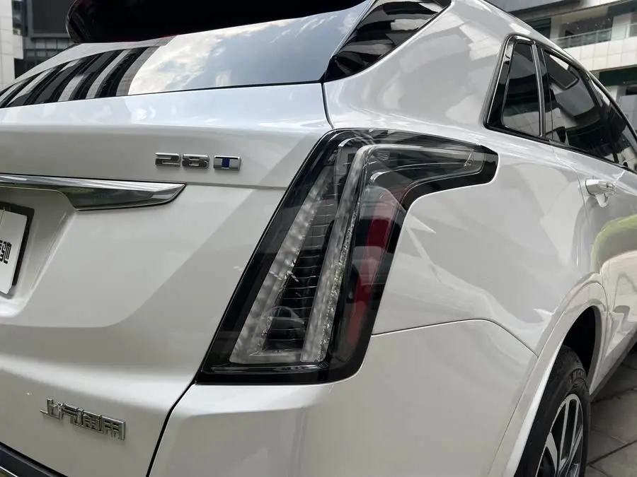 كاديلاك XT5 2023 2.0T دفع رباعي فئة برايم (إصدار بلاتينيوم)