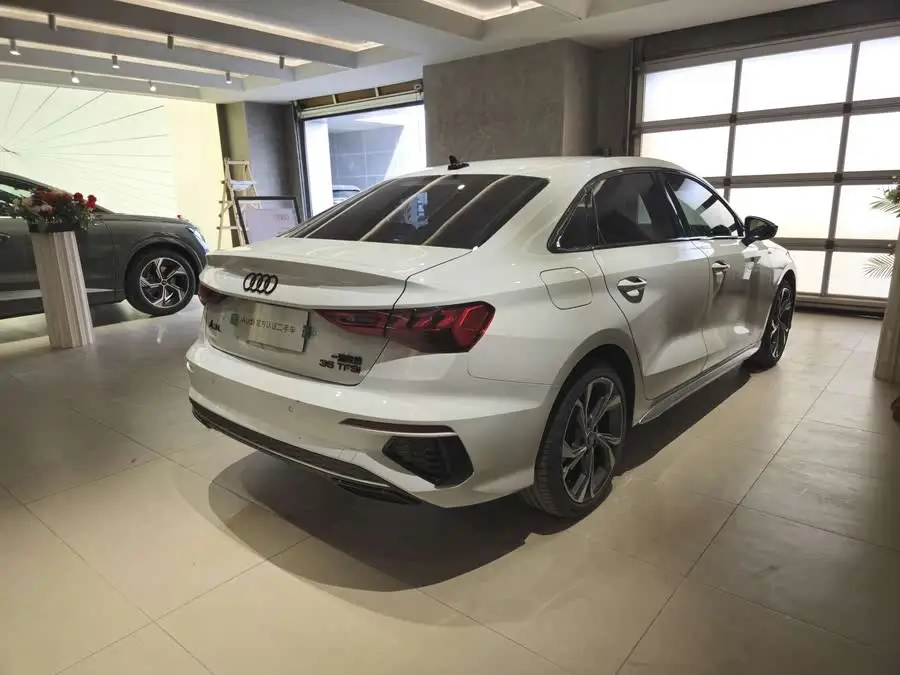 أودي A3 2022 A3L ليموزين 35 TFSI طراز رياضي عصري