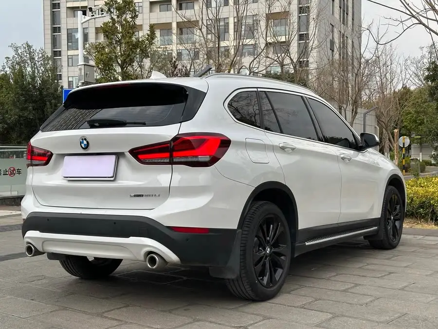 بي إم دبليو X1 2021 الطراز المُعدل sDrive20Li إصدار الموضة