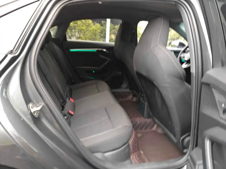 أودي A3 2021 A3L ليموزين 35 TFSI الرياضية