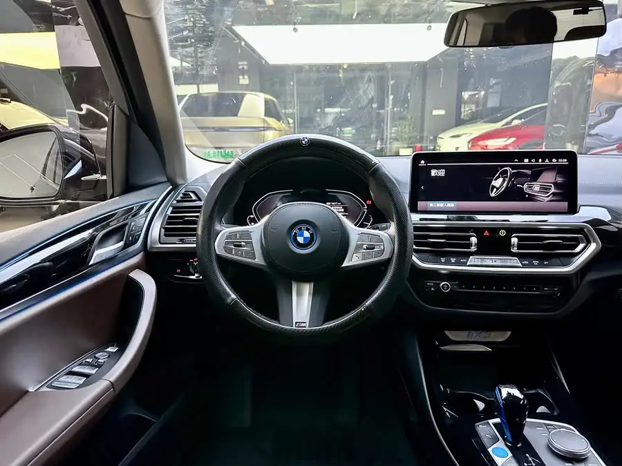 بي إم دبليو iX3 2022 طراز مُعدل النسخة الرائدة