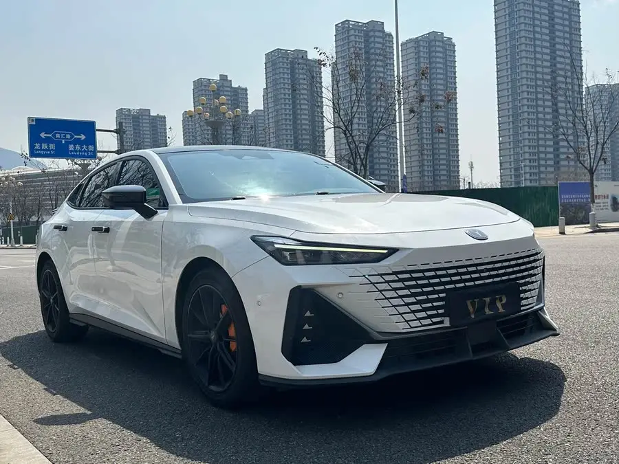 Changan UNI-V 2022 1.5T Intelligent Navigation Edition