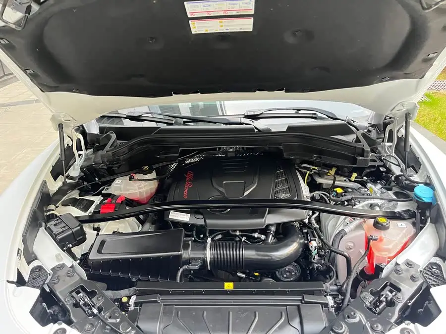 2021 Stelvio 2.0T 280HP Luxury Edition