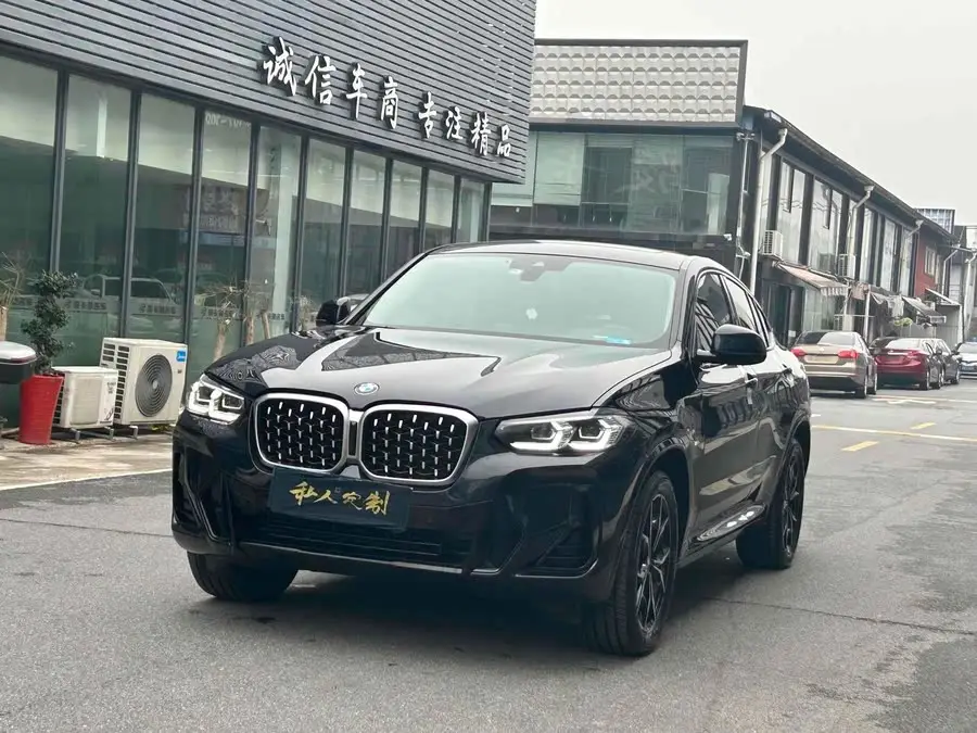 بي إم دبليو X4 2022 xDrive 25i حزمة رياضية M