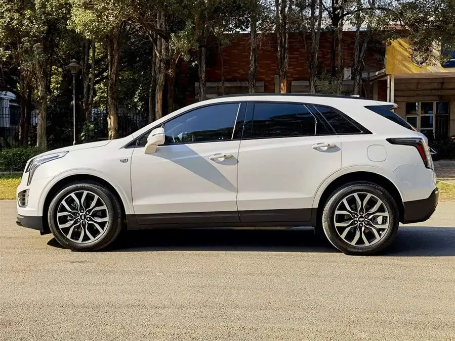 كاديلاك XT5 2022 2.0T دفع رباعي فاخر (إصدار الطائر الطنان)