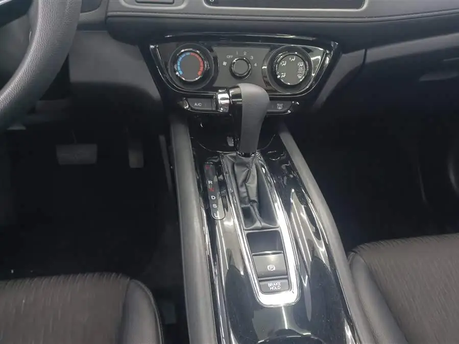 2020 هوندا HR-V 1.5L CVT الفئة الفاخرة