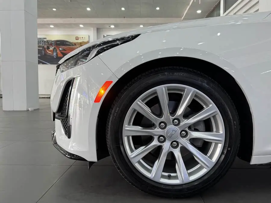 كاديلاك CT5 طراز 2020 تعديل 28T النسخة الرياضية الأنيقة