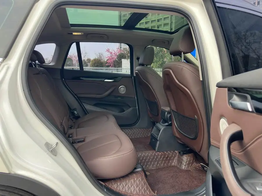 بي إم دبليو X1 2021 الطراز المُعدل sDrive20Li إصدار الموضة