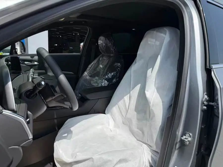 Cadillac XT4 2024 28T FWD Luxury