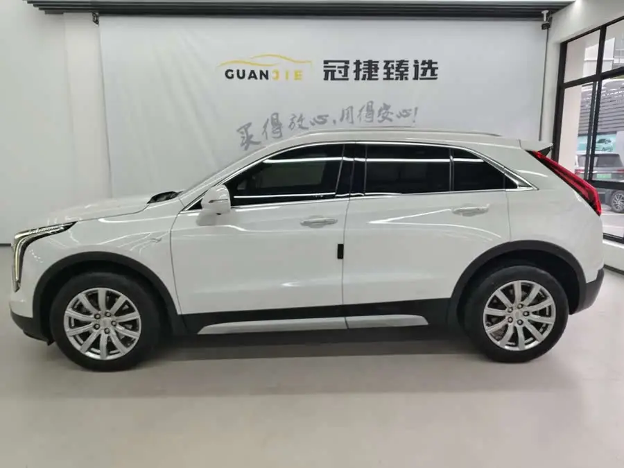 Cadillac XT4 2022 28T Luxury FWD