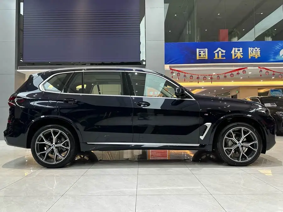 بي إم دبليو X5 2023 xDrive 30Li باقة M الرياضية الفاخرة