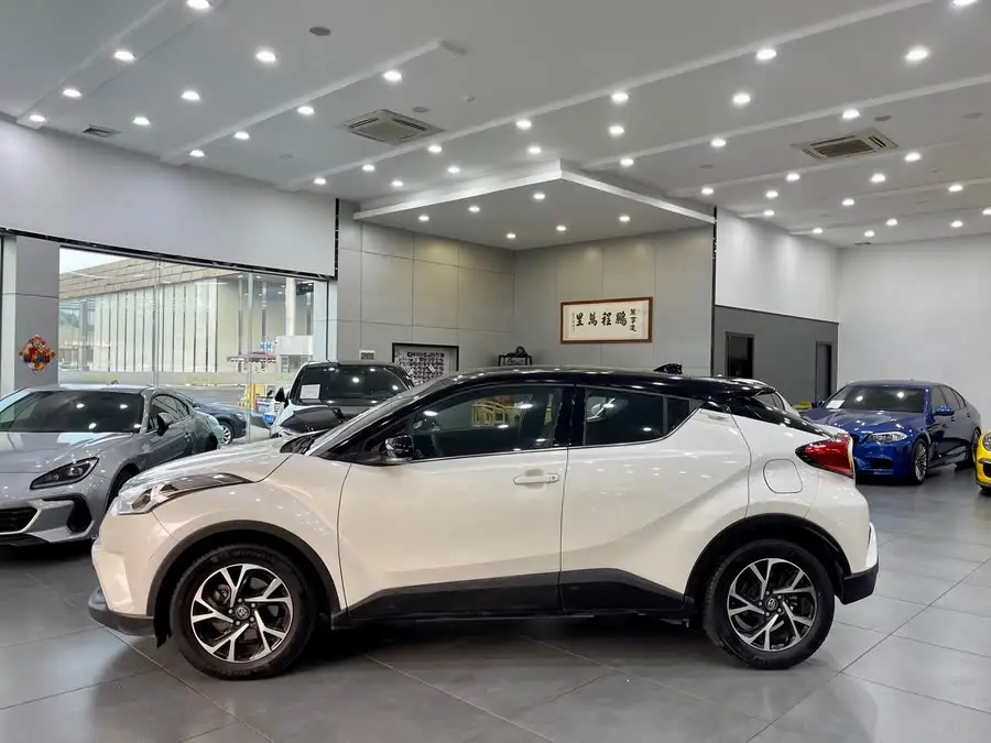 تويوتا C-HR 2020 2.0L النسخة الرائدة