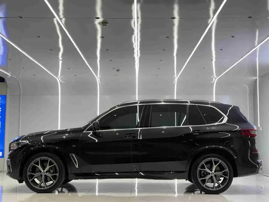 بي إم دبليو X5 2022 xDrive 40Li حزمة رياضية M