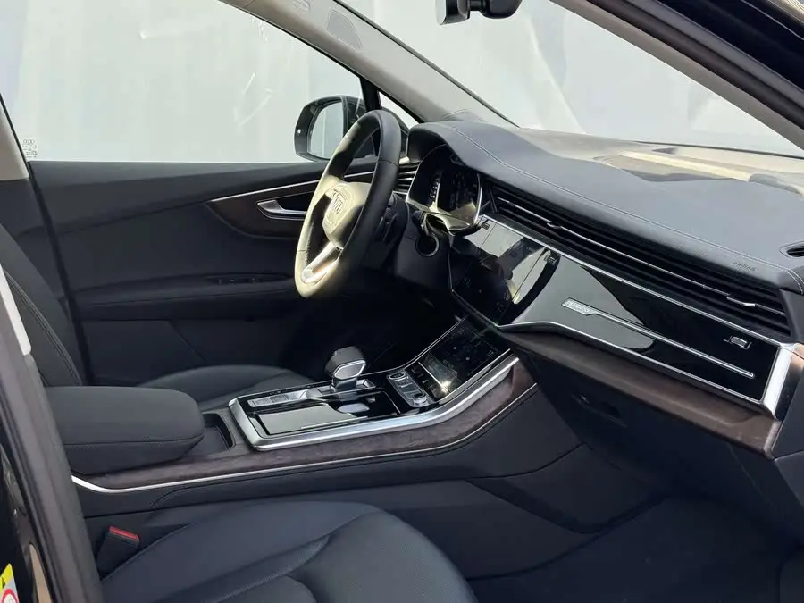 Audi Q7 2023 55 TFSI quattro S line Sport