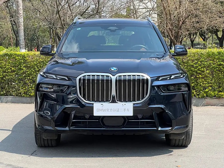 بي إم دبليو X7 2023 xDrive40i حزمة رياضية M