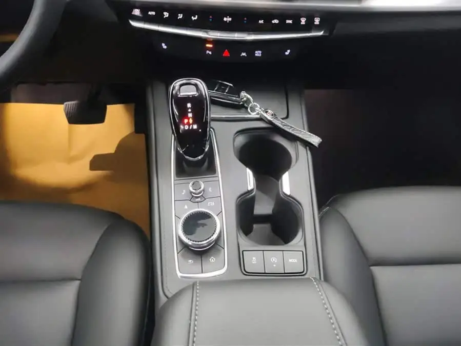 Cadillac XT4 2024 28T Luxury FWD