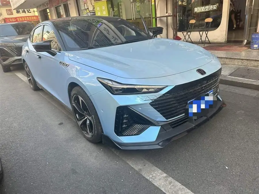 Changan UNI-V 2022 1.5T Smart Navigation Edition