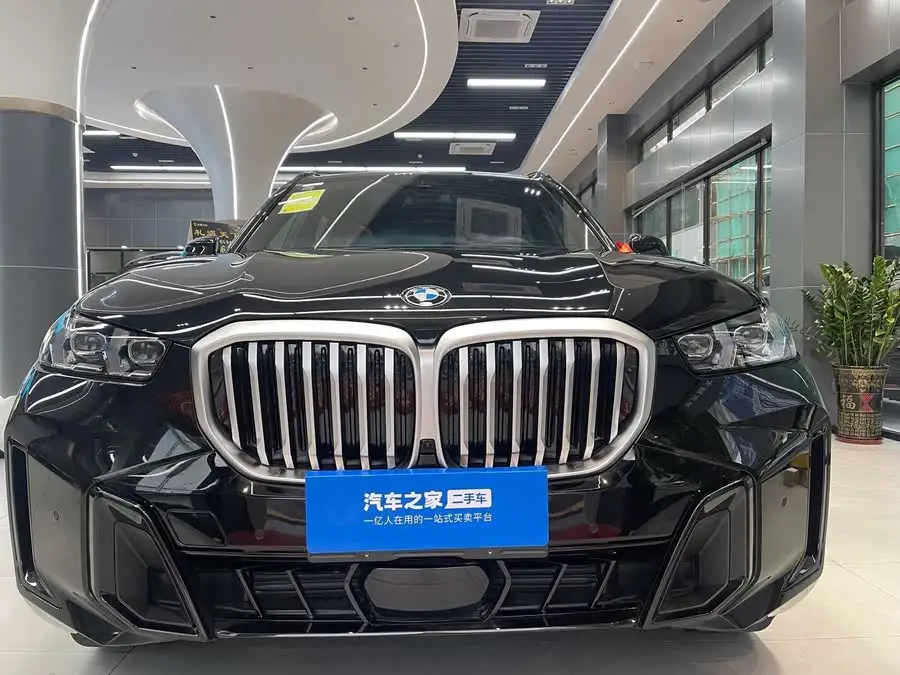 بي إم دبليو X5 2023 xDrive 40Li باقة M الرياضية الفاخرة