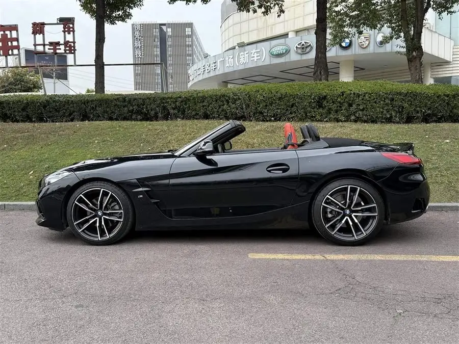 بي إم دبليو Z4 2022 sDrive 25i حزمة M الرياضية