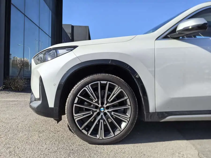 بي إم دبليو X1 2023 xDrive25Li حزمة تصميم X