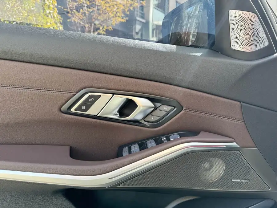 بي إم دبليو i3 2023 طراز eDrive 40 L حزمة الليل