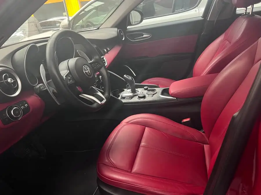 جوليا 2020 2.0T 280HP النسخة الفاخرة