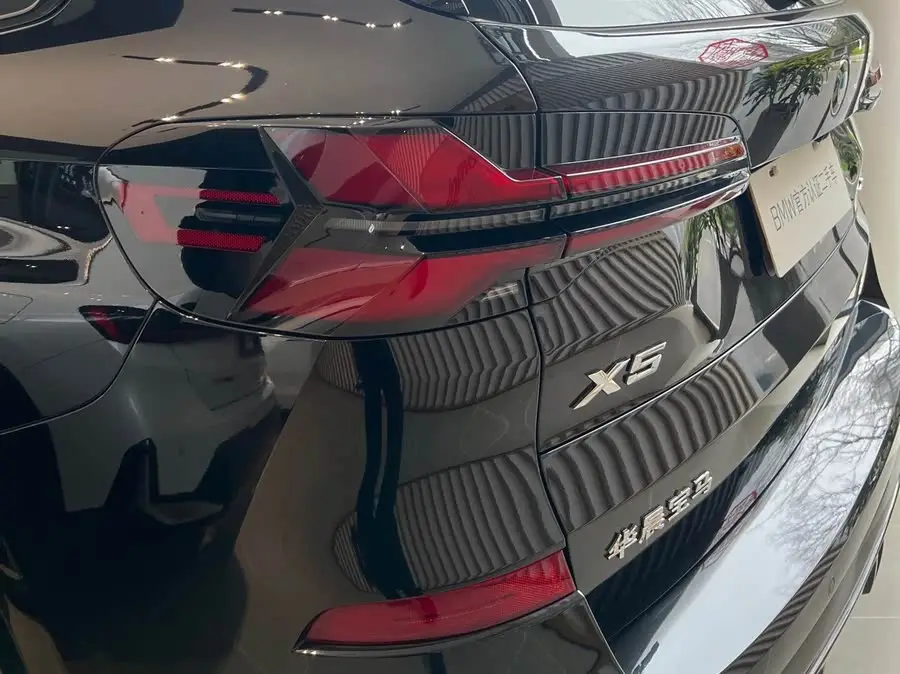 بي إم دبليو X5 2023 xDrive 30Li طراز M الرياضي الفاخر مع حزمة الليل