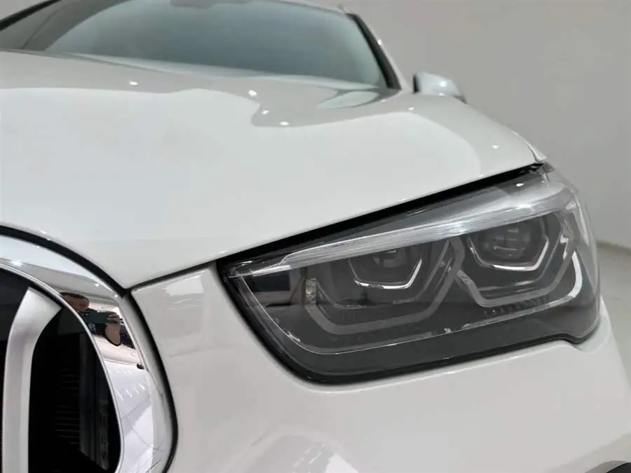 بي إم دبليو X1 2021 xDrive25Li الفاخرة