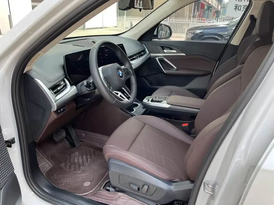 بي إم دبليو X1 2024 sDrive25Li حزمة M الرياضية