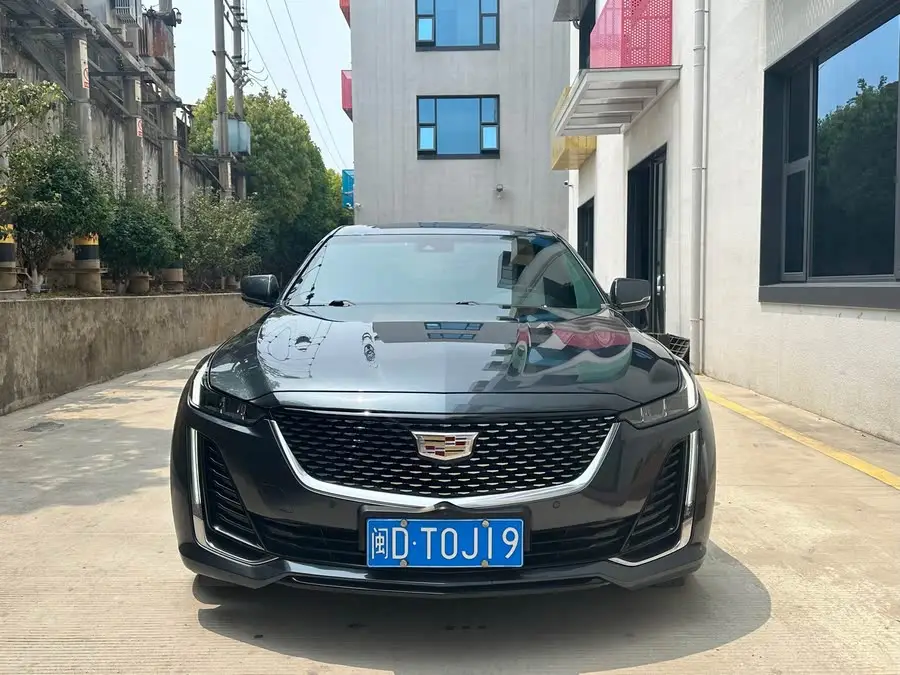 كاديلاك CT5 2021 طراز مُعدَّل 28T فاخرة